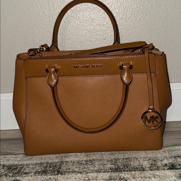 Michael Kors Handbags - Michael Kors crossbody tote
